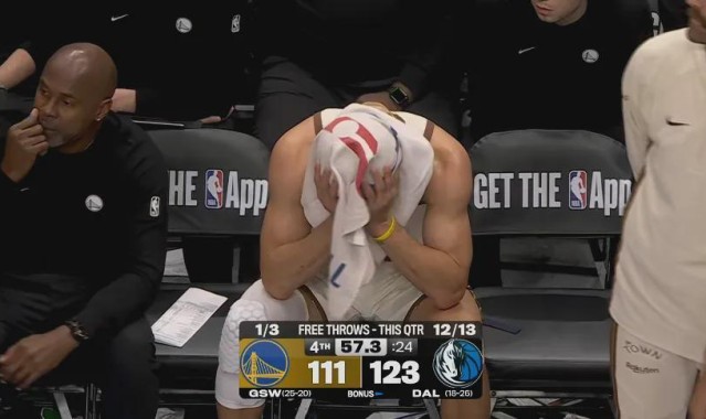 开云app-轰下38分的库里，正负值-24！他怎么又被喷？认清形势，放弃幻想